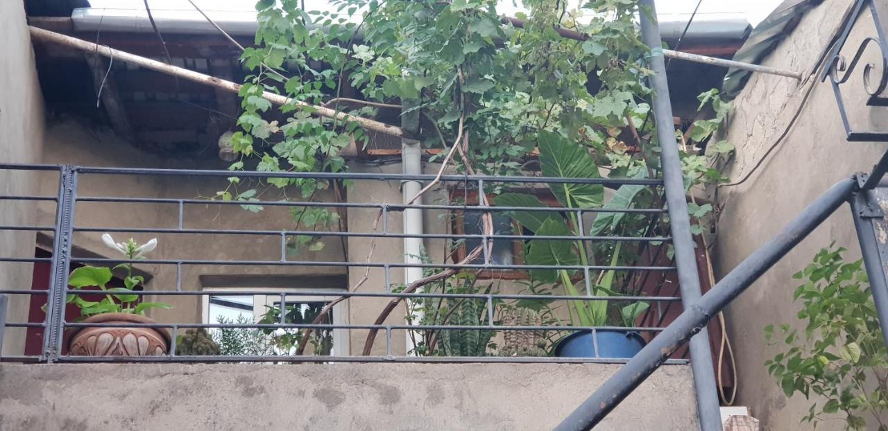 2 Santeli Turn Guest House Tbilisi Ngoại thất bức ảnh